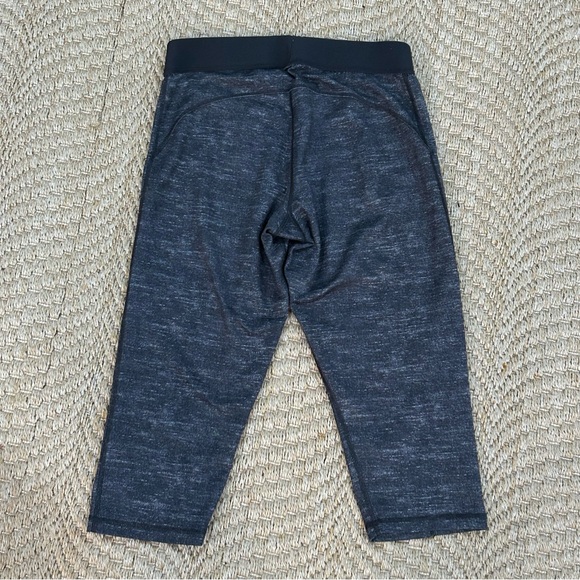 Adidas Medium Cropped Leggings Techfit Capri Length Gray EUC - Picture 4 of 4